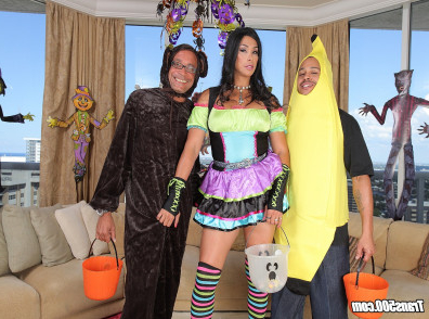 Una banana, un oso y una transexual | Modelo: Vaniity - Imagen 1